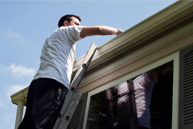 Clarksville Cleaning gutters